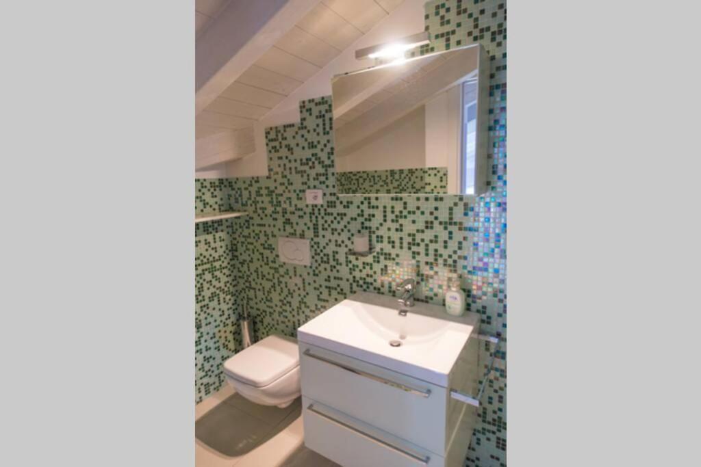 Apartment Viole, Cozy Attic Set In The Old Town Next To The Lake Arona Luaran gambar