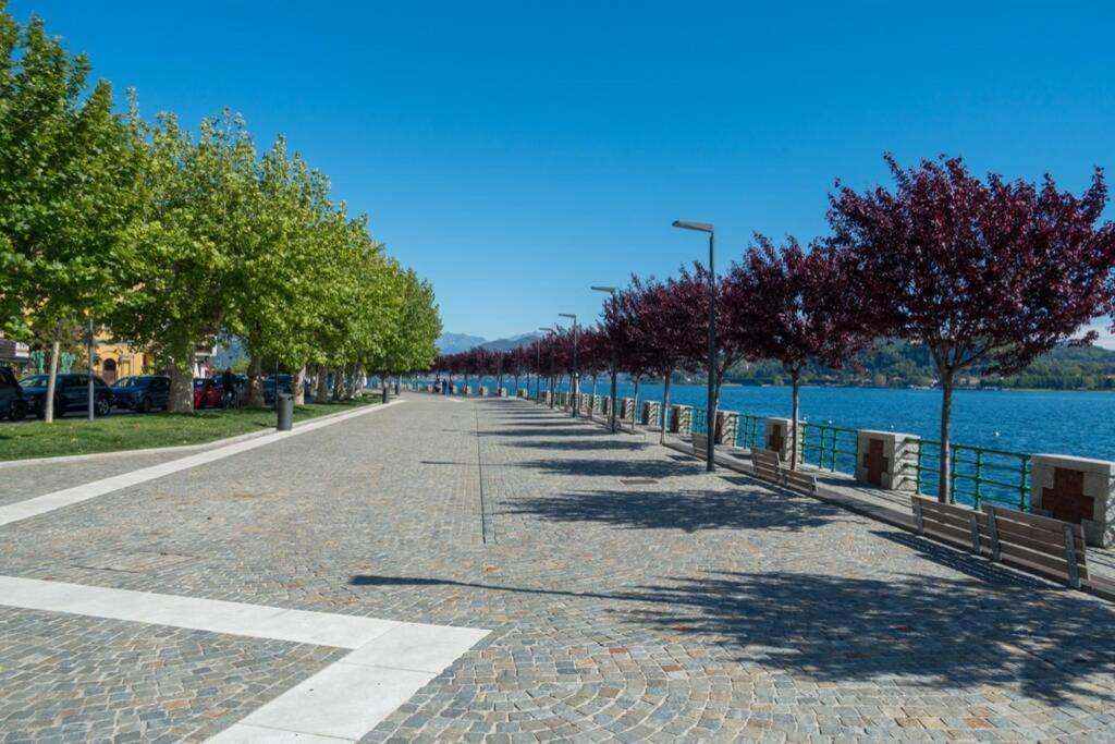 Apartment Viole, Cozy Attic Set In The Old Town Next To The Lake Arona Luaran gambar
